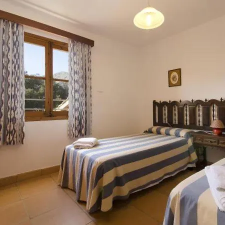 Villa Sleeps 6 With Pool And Wifi *