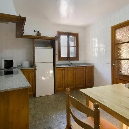 Villa Sleeps 6 With Pool And Wifi *